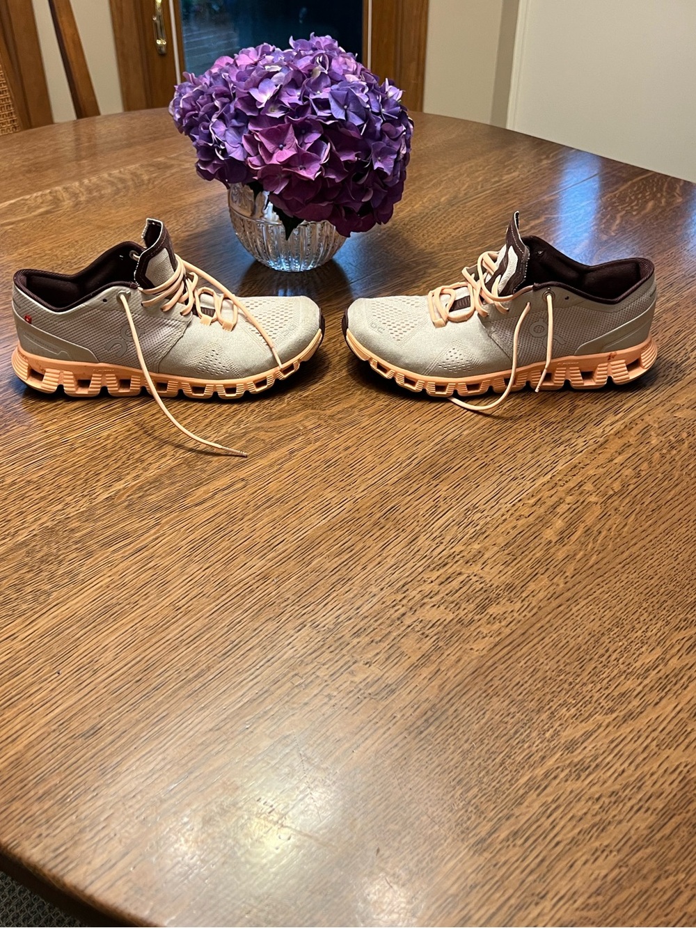 On Running Women's Lightweight Trainers in Light Gray and Peach - Picture 5 of 9